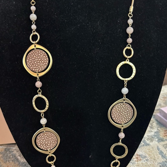 Elegant Gold and Soft Pink Necklace - Picture 7 of 8